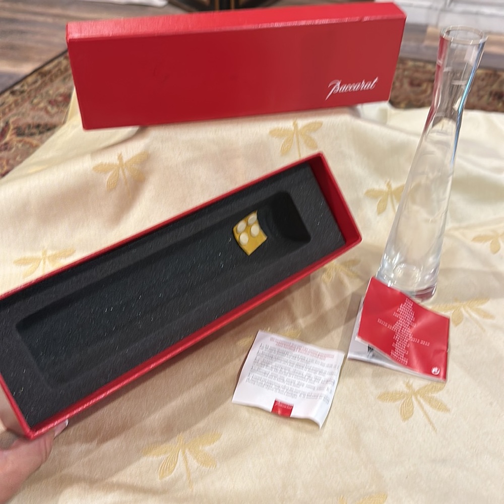BACCARAT 9” Passion Tundra Cut Crystal Flower / Bud Vase. Made in France. Boxed. - Picture 6 of 9